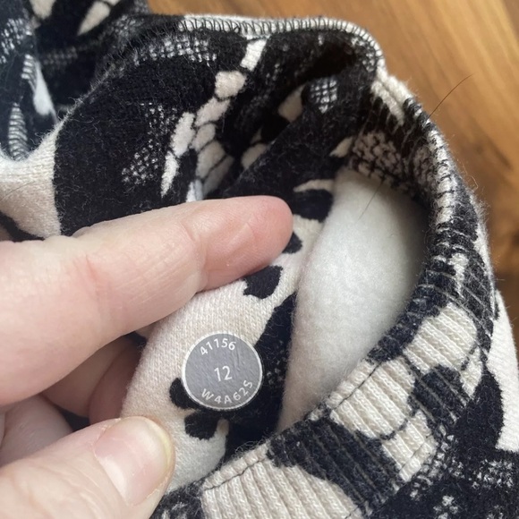 RARE- Size 12 WHITE AND BLACK LULULEMON SCUBA - Picture 6 of 14